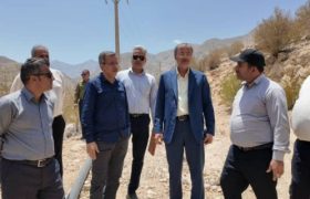 بازدید احمد مرادی، نماینده مجلس شورای اسلامی و مسئولان جهاد کشاورزی هرمزگان از منطقه هماگ؛ تاکید بر رفع مشکلات کم‌آبی کشاورزان