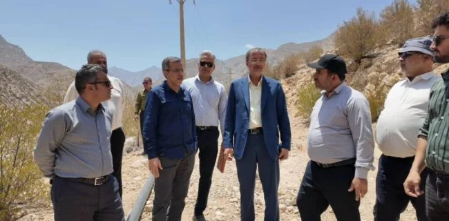 بازدید احمد مرادی، نماینده مجلس شورای اسلامی و مسئولان جهاد کشاورزی هرمزگان از منطقه هماگ؛ تاکید بر رفع مشکلات کمآبی کشاورزان