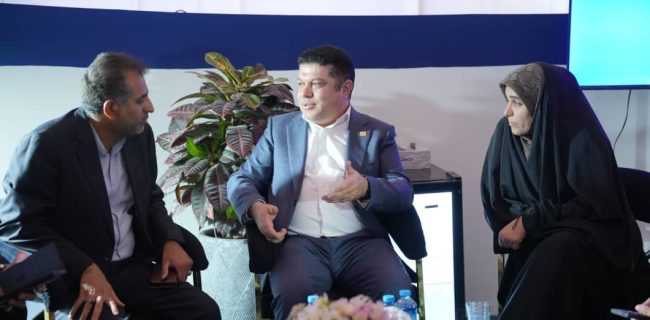 بازدید نمایندگان مجلس از غرفه شرکت پالایش نفت بندرعباس در نمایشگاه بین‌المللی نفت، گاز و پتروشیمی