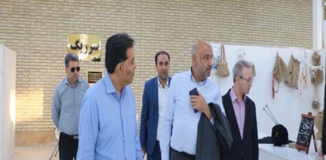 بازدید وزیر تعاون، کار و رفاه اجتماعی از بازارچه دائمی مشاغل خانگی