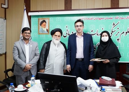 تجلیل از فائزه آقاخانی، دانشجوی پزشکی دانشگاه علوم پزشکی هرمزگان به‌عنوان نفر دوم کشوری در جشنواره قرآن و عترت