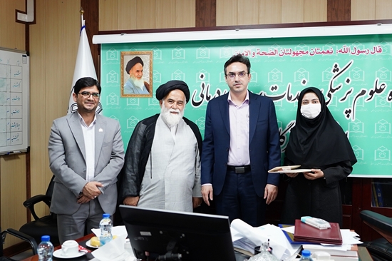 تجلیل از فائزه آقاخانی، دانشجوی پزشکی دانشگاه علوم پزشکی هرمزگان به‌عنوان نفر دوم کشوری در جشنواره قرآن و عترت