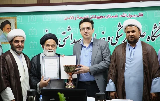 تقدیر مسئول نهاد نمایندگی مقام معظم رهبری در دانشگاه از تلاشهای دکتر شاهرخی رئیس دانشگاه علوم پزشکی هرمزگان
