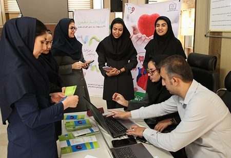 حضور تیم اهدای عضو در ستاد مرکزی دانشگاه با استقبال چشمگیر کارکنان همراه شد