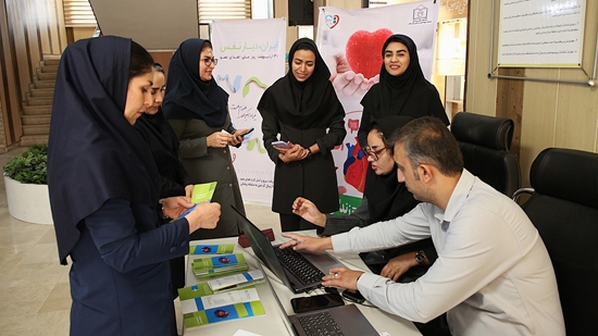 حضور تیم اهدای عضو در ستاد مرکزی دانشگاه با استقبال چشمگیر کارکنان همراه شد