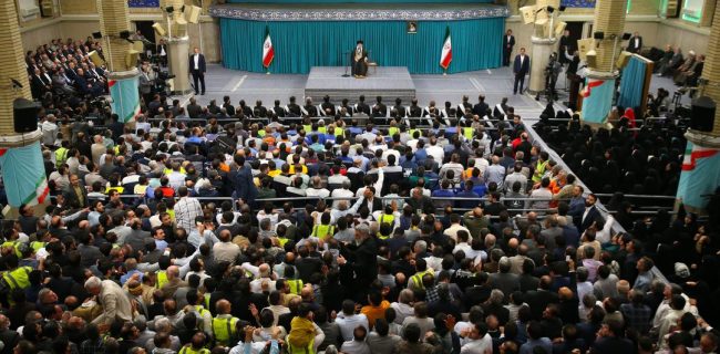 دیدار بیش از ۸۰ نفر از کارگران استان هرمزگان با رهبر معظم انقلاب