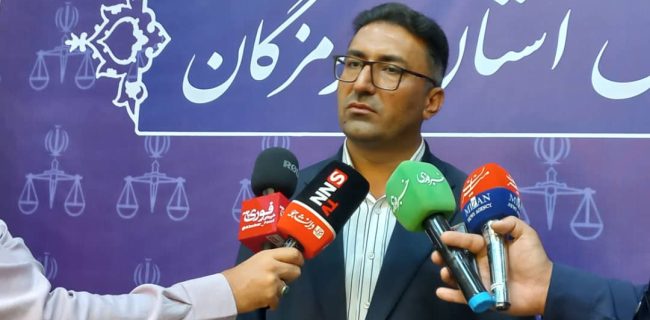 رئیس کل دادگستری هرمزگان: ذخایر سوخت قاچاق در بندر کلاهی با تولید روزانه یک پالایشگاه برابری می کند
