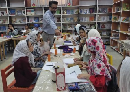 ساخت شاتل فضایی با دورریختنی‌ها در مرکز فرهنگی هنری شماره ۱ بندرعباس