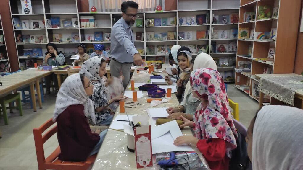 ساخت شاتل فضایی با دورریختنی‌ها در مرکز فرهنگی هنری شماره ۱ بندرعباس
