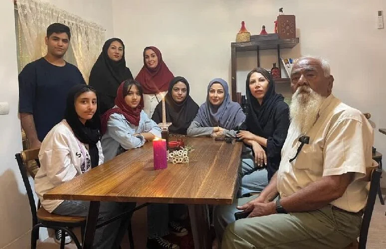 شبی آرام برای “قصههای ناتمام” در کافه لیح بندرعباس برگزار شد