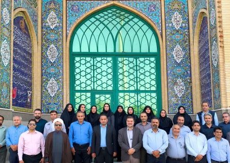 غبارروبی گلزار شهدای بندرعباس توسط کارکنان نیروگاه در آستانه سوم خرداد