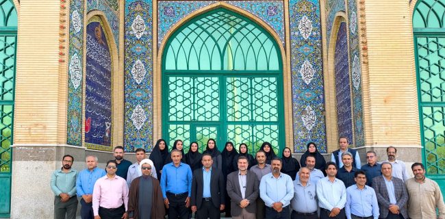 غبارروبی گلزار شهدای بندرعباس توسط کارکنان نیروگاه در آستانه سوم خرداد