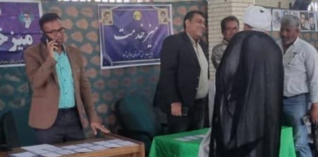 میز خدمت مدیریت برق شهرستان حاجی آباد در مسجد جامع