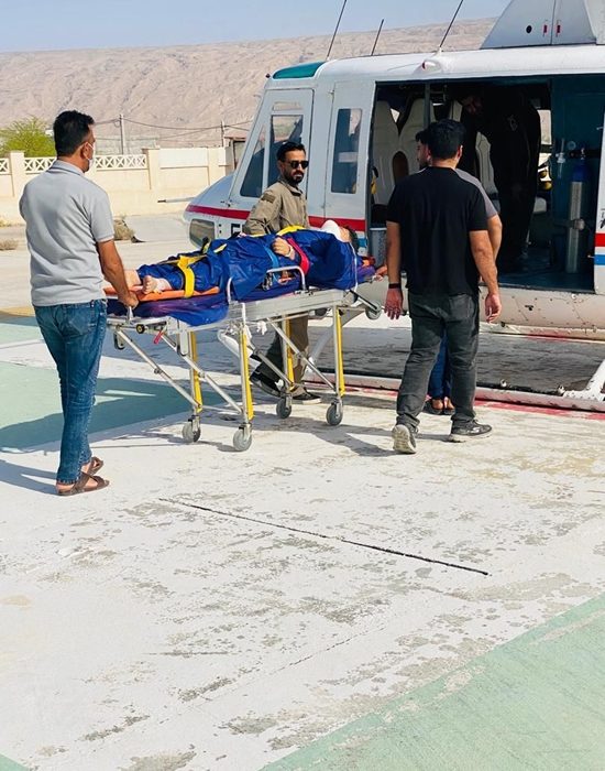 نجات نوجوان ۱۵ ساله مصدوم در بستک با پرواز بالگرد اورژانس