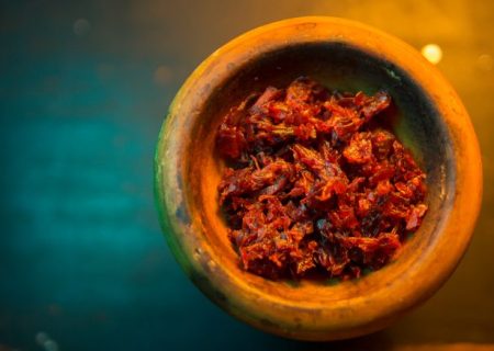 دود تنباکوی قاچاق در چشم قاچاقچی