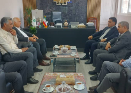 دیدار مدیرکل شیلات هرمزگان با مدیرکل امور مالیاتی استان با محوریت حمایت از تولید کنندگان و رفع چالش‌های مالیاتی پیش روی آبزی‌پروران