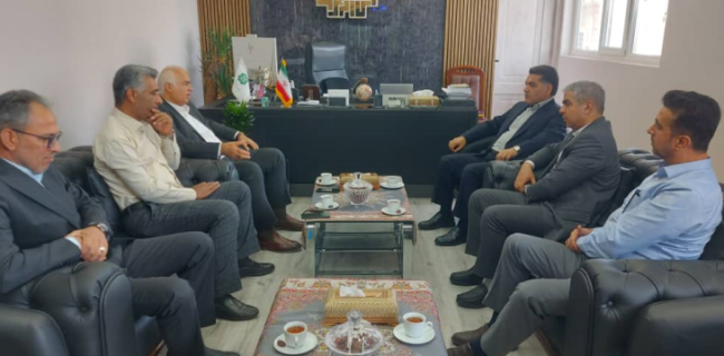 دیدار مدیرکل شیلات هرمزگان با مدیرکل امور مالیاتی استان با محوریت حمایت از تولید کنندگان و رفع چالش‌های مالیاتی پیش روی آبزی‌پروران
