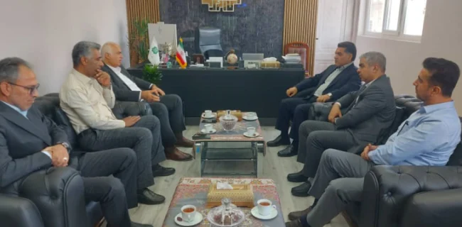 دیدار مدیرکل شیلات هرمزگان با مدیرکل امور مالیاتی استان با محوریت حمایت از تولید کنندگان و رفع چالش‌های مالیاتی پیش روی آبزی‌پروران