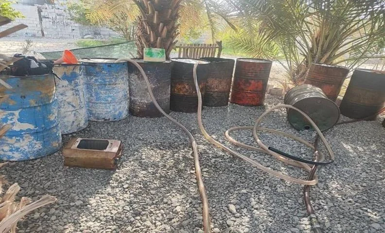 ۵۵ نفر از اتباع بیگانه غیر مجاز فعال در حوزه قاچاق سوخت در بندر کرگان شهرستان میناب دستگیر شدند
