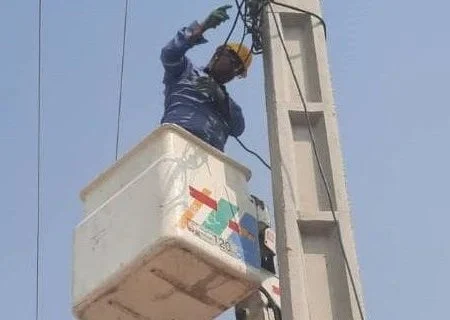 جمع آوری انشعابات غیر مجاز برق  در شهرستان پارسیان