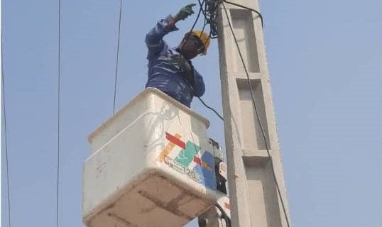 جمع آوری انشعابات غیر مجاز برق  در شهرستان پارسیان