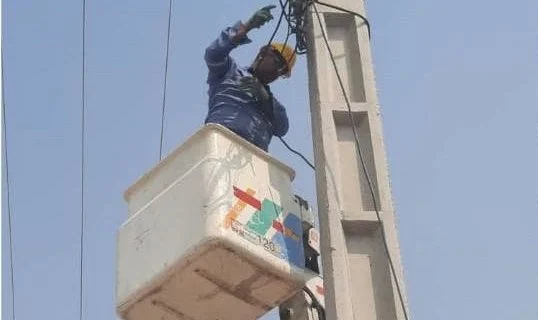 جمع آوری انشعابات غیر مجاز برق در شهرستان پارسیان