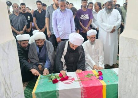 پیکر ملوان شهید مرتضی هرمزی عصر جمعه در بندرکوهستک تشییع شد