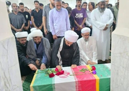 پیکر ملوان شهید مرتضی هرمزی عصر جمعه در بندرکوهستک تشییع شد