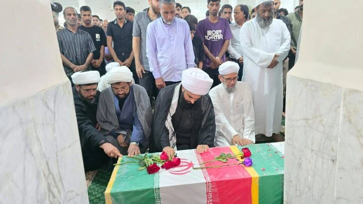 پیکر ملوان شهید مرتضی هرمزی عصر جمعه در بندرکوهستک تشییع شد