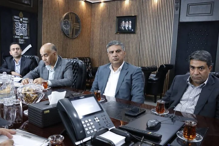 پیگیری بازسازی شبکه فاضلاب بندرعباس و توسعه آبشیرینکن قشم