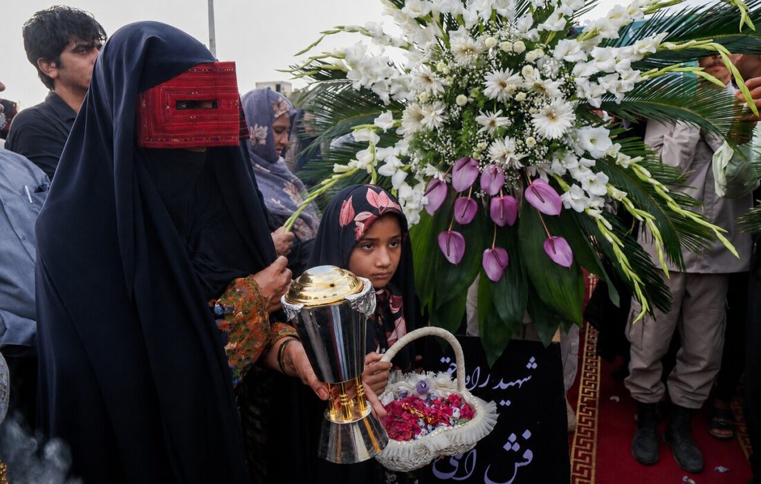 فاصله دو محل اصابت در سیریک بیش از ۲۰۰ متر بود
