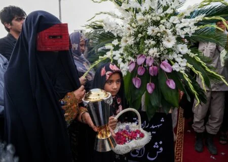 فاصله دو محل اصابت در سیریک بیش از ۲۰۰ متر بود